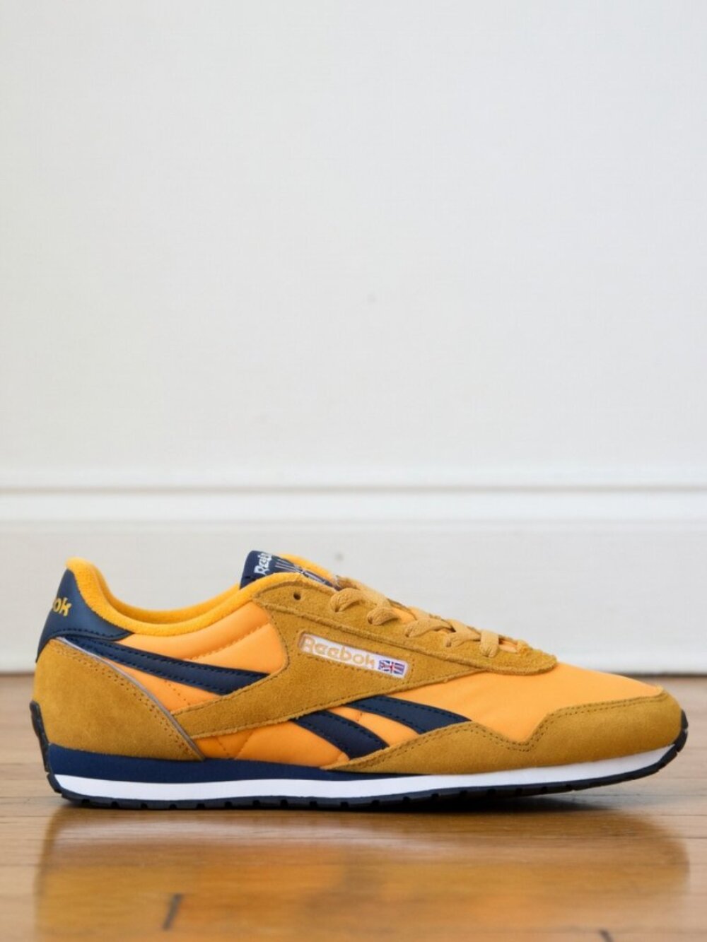 Reebok Classic AZ Collegiate Gold Vector Navy Women's Sneakers Size 7 New